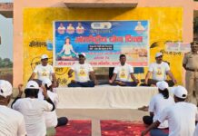 अंतर्राष्ट्रीय योग दिवस पर गंगा तट पर किया गया योगाभ्यास, मां गंगा को स्वच्छ रखने का लिया संकल्प