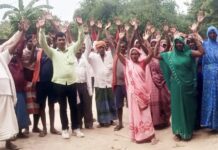 शोपीस बना ग्राम पंचायत का सामुदायिक शौचालय, लटकता रहता है ताला