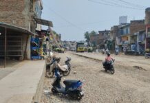 हाइवे निर्माण में बरत रहे लापरवाही से कस्बावासियों की बढ़ेगी मुसीबत, डीएम से लगाई गुहार