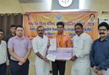 यूपी बोर्ड के मेधावी विद्यार्थियों को किया गया सम्मानित, मेधावियों को मिला पुरस्कार