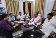 नारायणपुर पंप कैनाल के संचालन को लेकर एक्सईएन से मिले पूर्व विधायक मनोज सिंह डब्लू