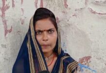 सिस्टम और अधिकारियों से नाराज होकर एक महिला ने तहसील दिवस पर तेल छिड़ककर आत्महत्या करने का प्रयास किया, जिलाधिकारी ने तत्काल राजस्व टीम भेजकर महिला की जमीन को कब्जा मुक्त कराया