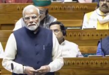 ये लोग तो मजबूरी में वहां बैठे हैं… मोदी ने ऐसा क्या कहा कि हंसने लगे अखिलेश-डिंपल और अवधेश प्रसाद