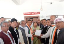 शंकराचार्य पर दर्ज मुकदमे के विरोध में कांग्रेस का प्रदर्शन, राष्ट्रपति को भेजा ज्ञापन